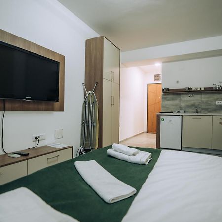 Darki Apartments 3 - Very Central Stay With Free Parking オフリド エクステリア 写真