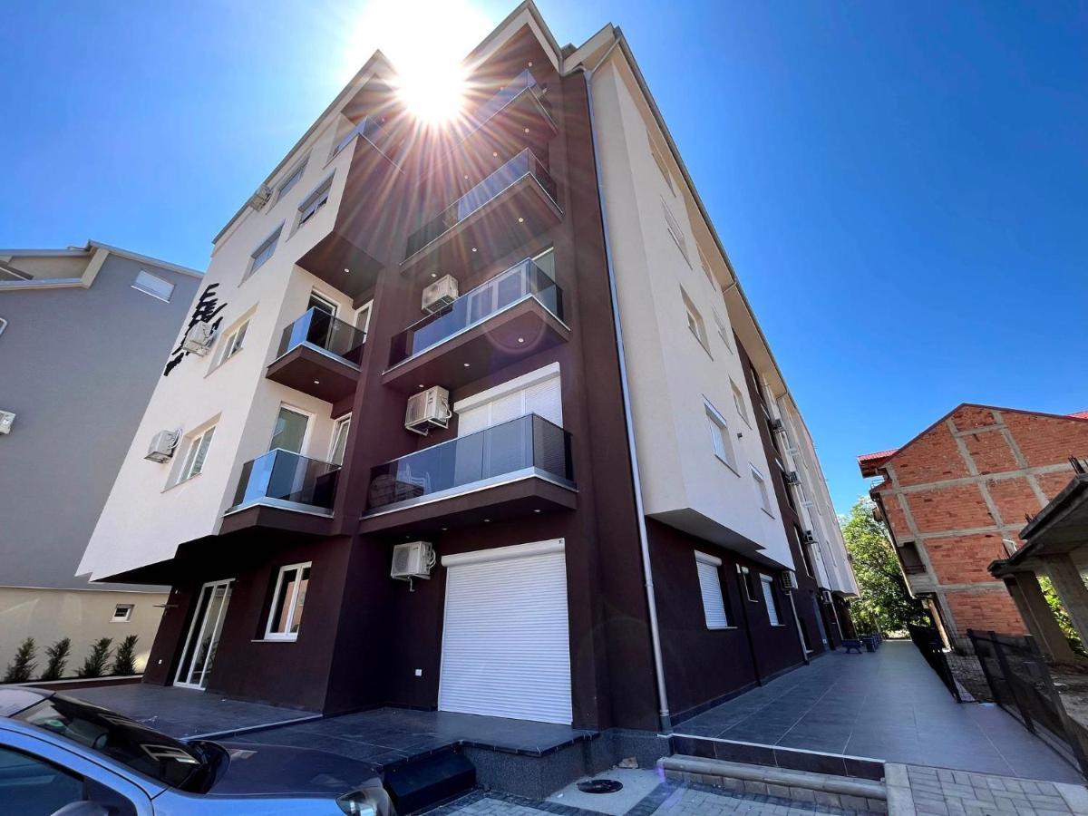 Darki Apartments 3 - Very Central Stay With Free Parking オフリド エクステリア 写真