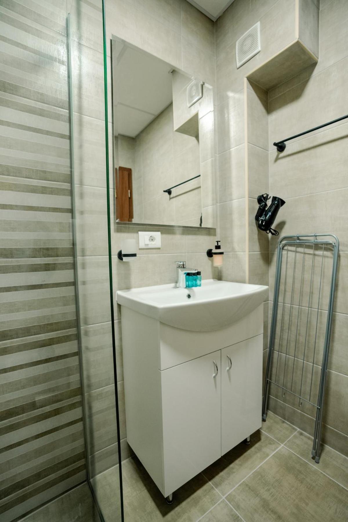 Darki Apartments 3 - Very Central Stay With Free Parking オフリド エクステリア 写真