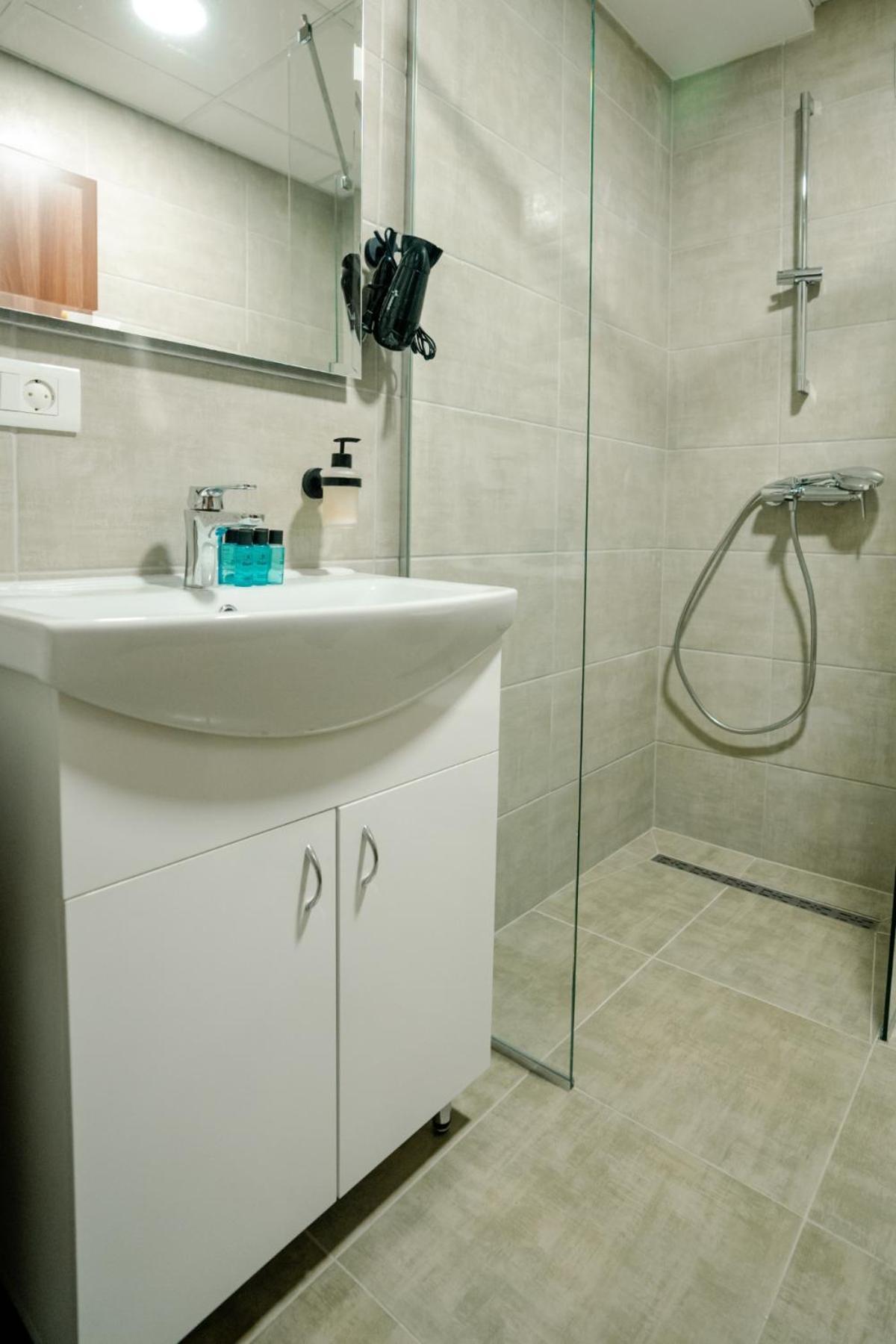 Darki Apartments 3 - Very Central Stay With Free Parking オフリド エクステリア 写真
