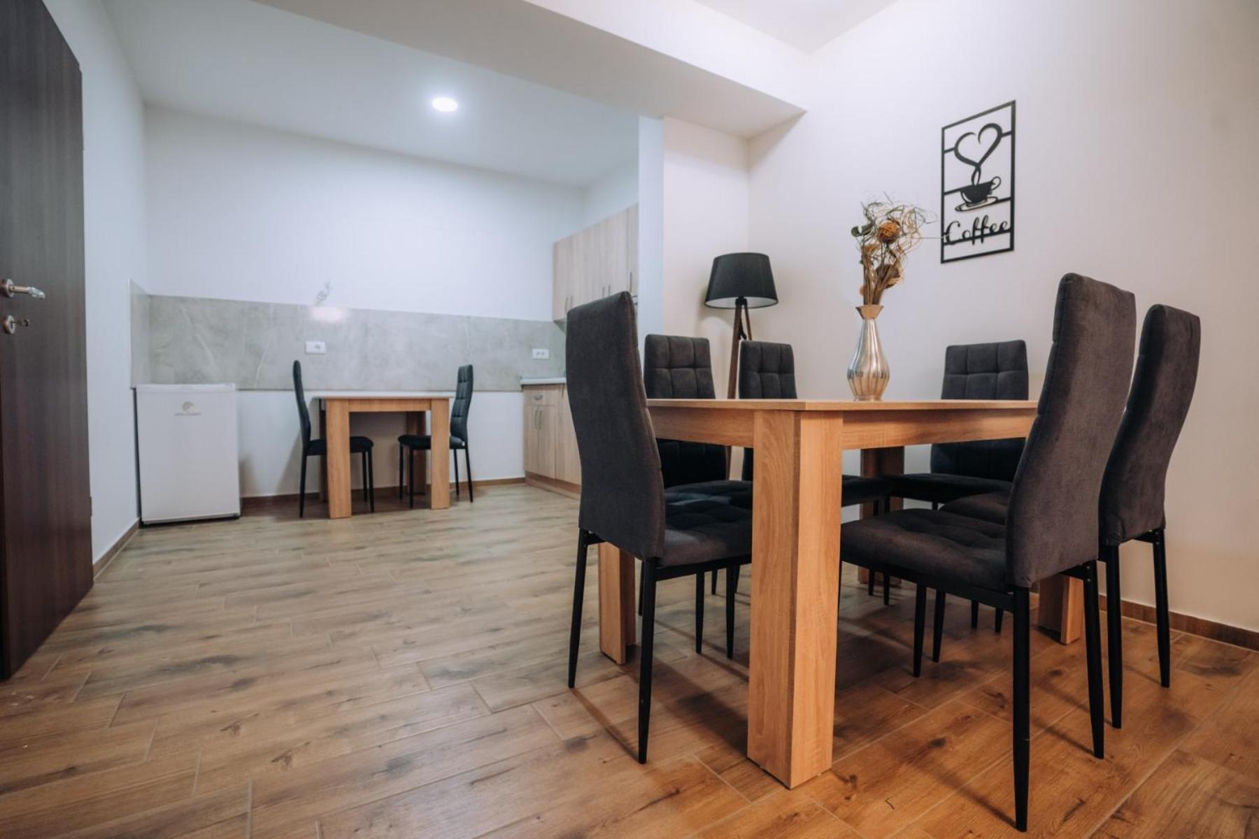 Darki Apartments 3 - Very Central Stay With Free Parking オフリド エクステリア 写真