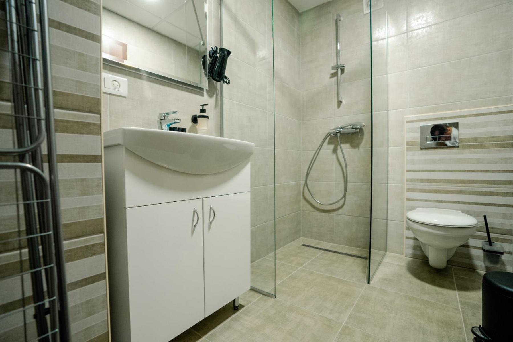 Darki Apartments 3 - Very Central Stay With Free Parking オフリド エクステリア 写真