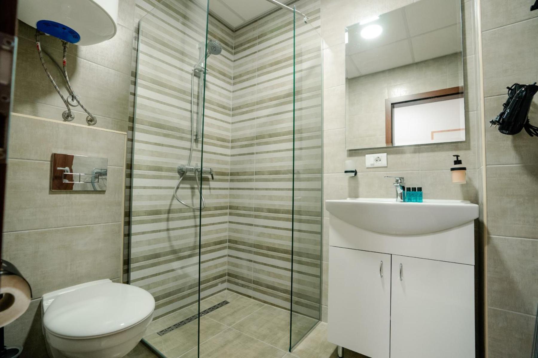 Darki Apartments 3 - Very Central Stay With Free Parking オフリド エクステリア 写真